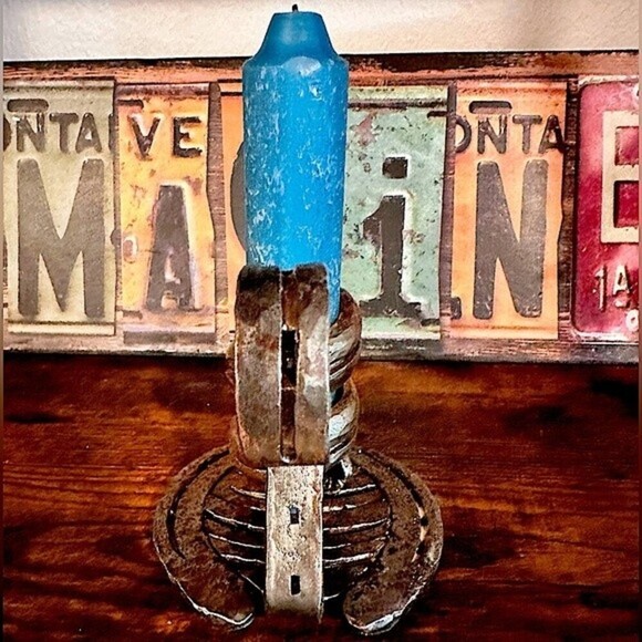 Rustic Horse Shoe Iron Candle Holder - Picture 9 of 16